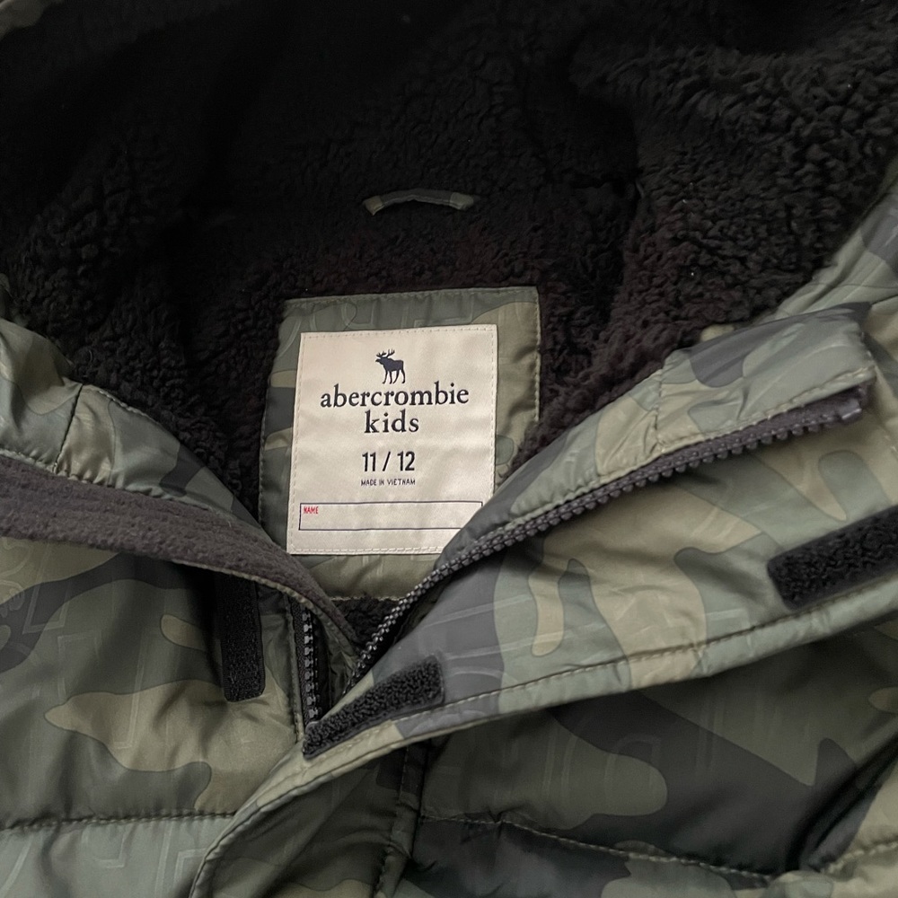 Boy jacket like new, good condition used only one time